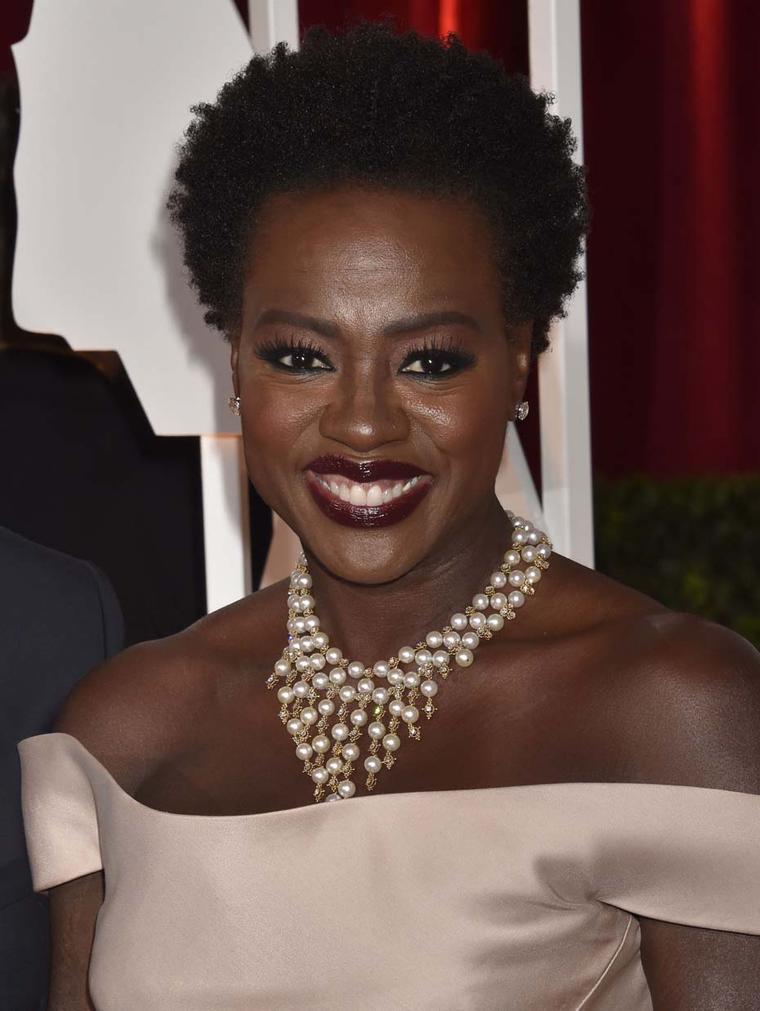 Actress Viola Davis opted for this stunning pearl statement necklace on the Oscars red carpet. The Van Cleef & Arpels estate piece was a beautifully crafted tangle of gold, diamonds and pearls.